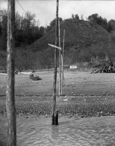 "To show how a 'hand trap' was constructed. Note the stake driven into the beach and the uprights are tied or wired to the stakes at the out or trap end this can only be done at very low tide." Trading Bay, Cook Inlet, ca 1948. Source: http://vilda.alaska.edu/cdm/singleitem/collection/cdmg2/id/6696/rec/46
