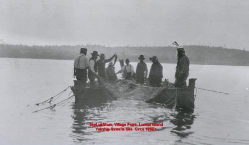 Reef net canoes swung together to close net. Source: http://whatcomwatch.org/wpww/?p=348